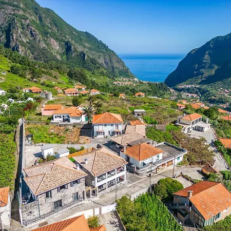 Basalt Dwelling Ii By Homie * São Vicente