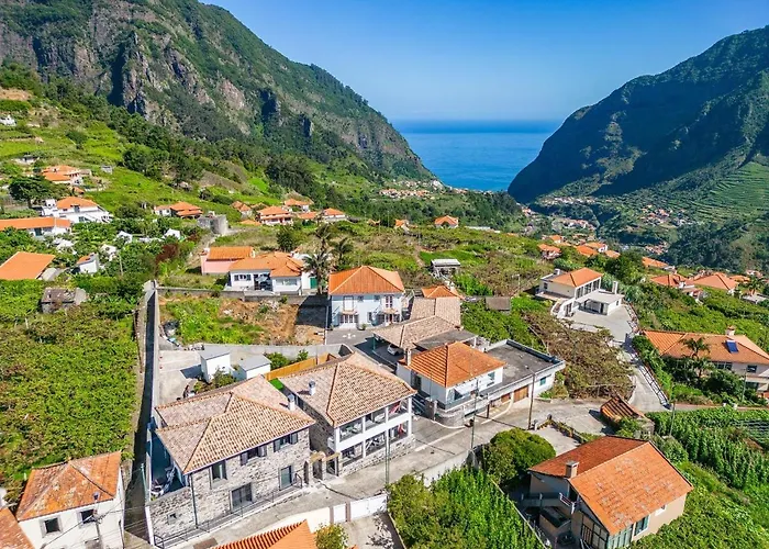 Basalt Dwelling Ii By Homie * São Vicente